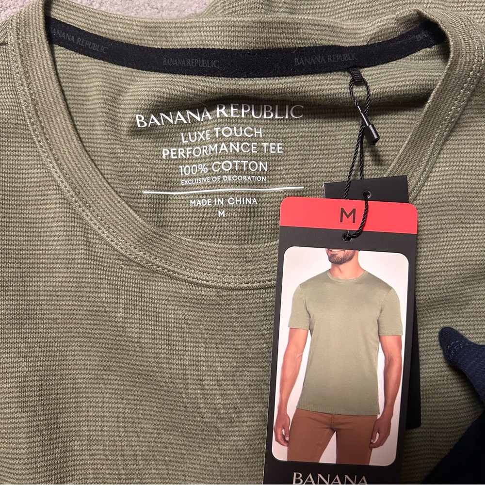 Banana Republic Luxe Touch Performance Tee 100% Cotton - Size M - Lot of 2 *NEW* - Picture 3 of 11